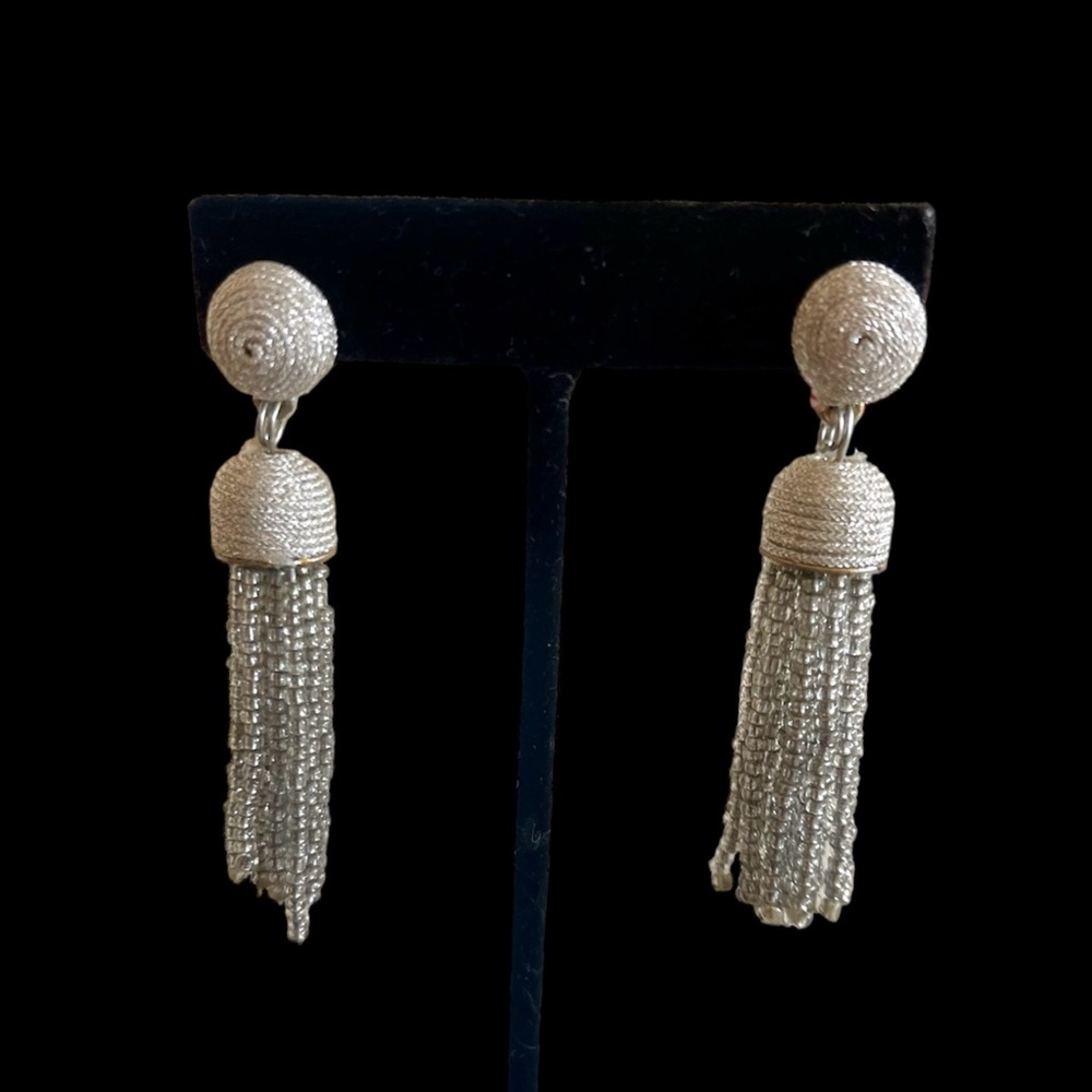BOUTIQUE ITEM- GORGEOUS SILVER TONE BEADED DROP EARRINGS